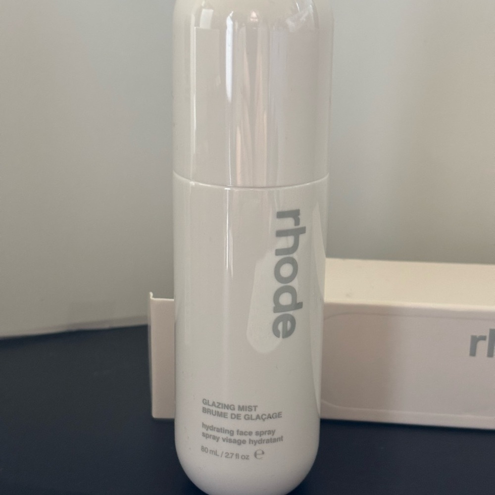 Rhode Glazing Mist mist onto face throughout the day NWT
